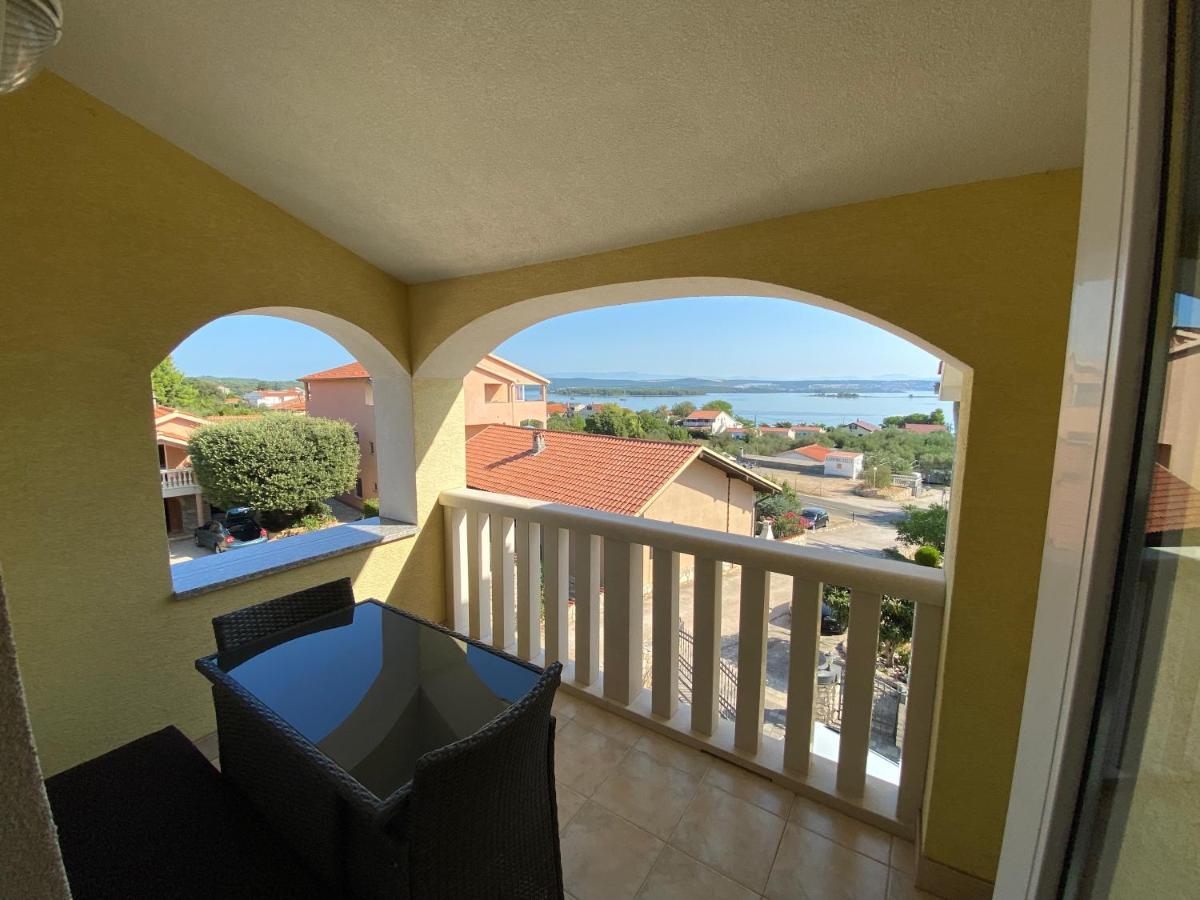 Apartments Villa Lora Kraj  Extérieur photo