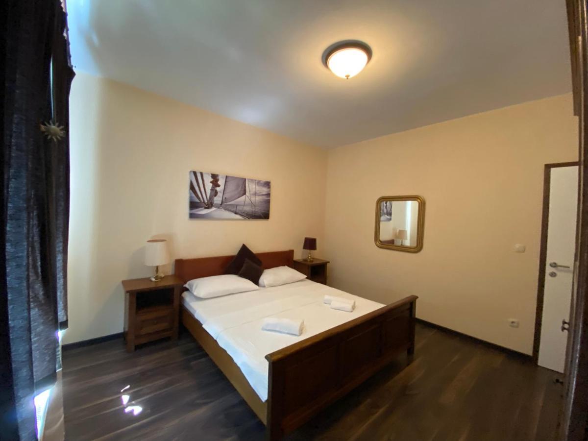 Apartments Villa Lora Kraj  Extérieur photo