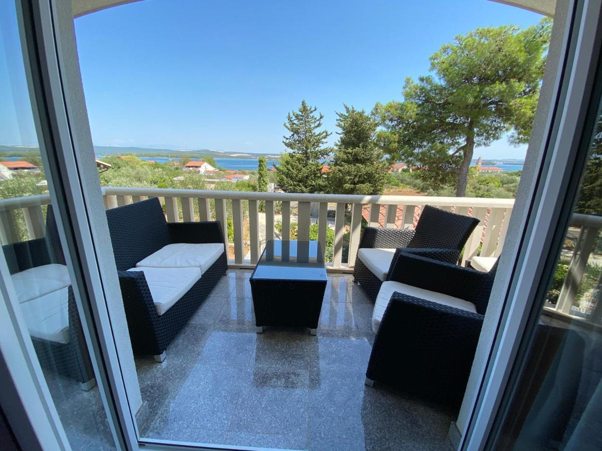 Apartments Villa Lora Kraj  Extérieur photo
