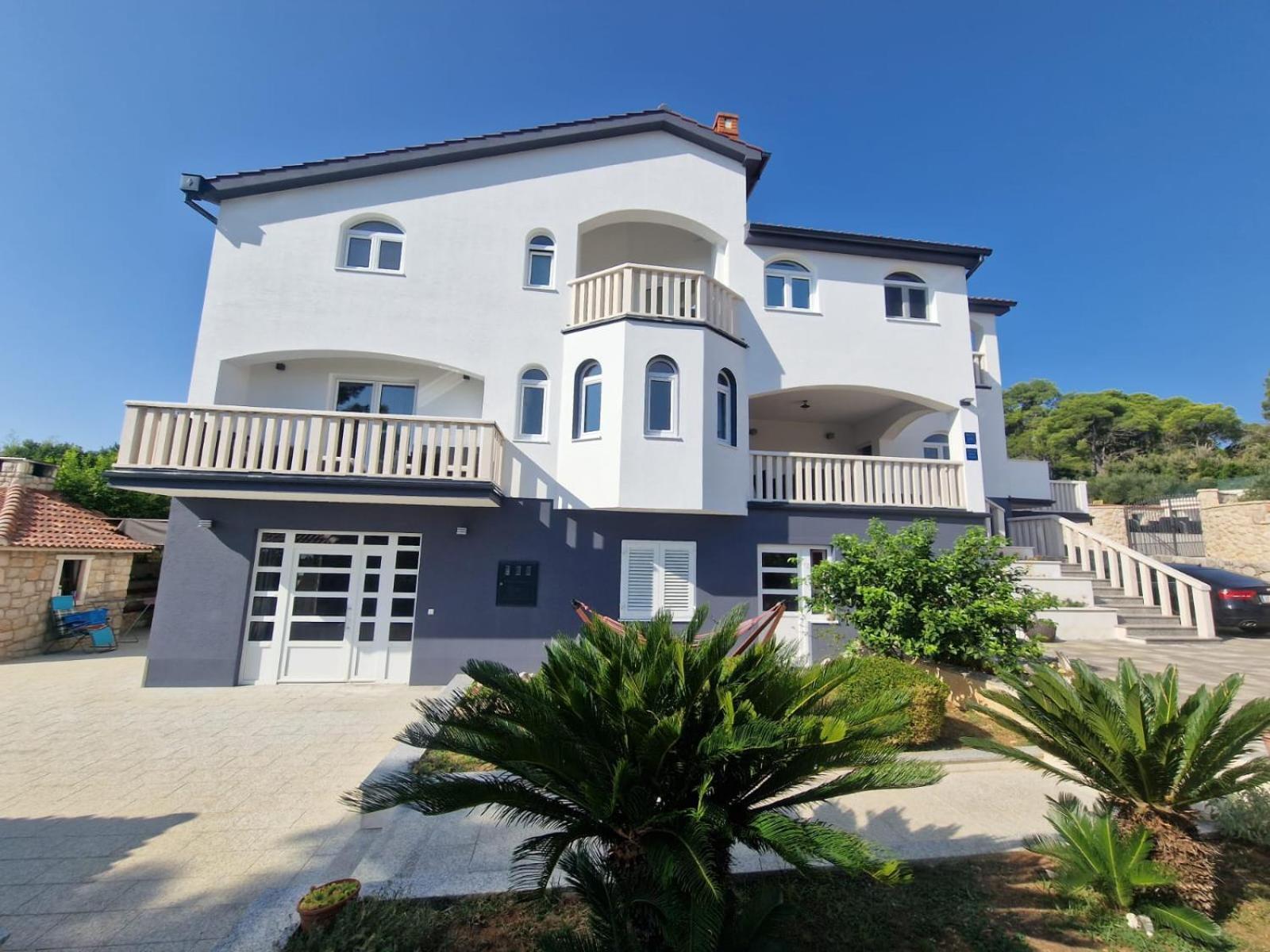 Apartments Villa Lora Kraj  Extérieur photo